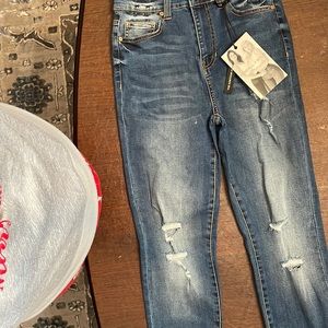 Kendall and Kylie new with tags high rise jeans waist 28 skinny jeans color blue